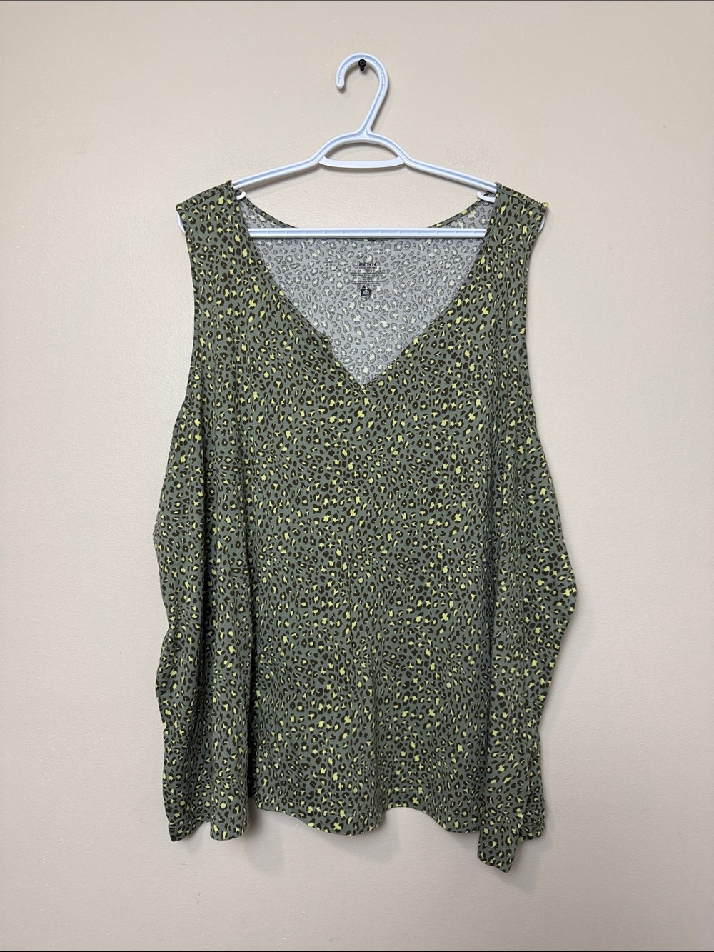 PenningtonsV-Neck Olive Green Leopard Print Tank Top size 5X